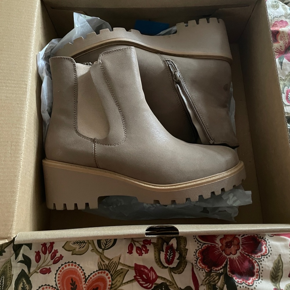 MIA Chelsea Boots- tannish green, worn once size 7
